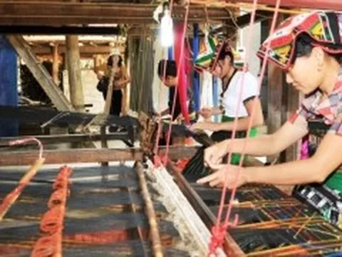 Miền Tây Thanh Hóa phát triển du lịch gắn với bảo tồn làng nghề truyền thống để thoát nghèo