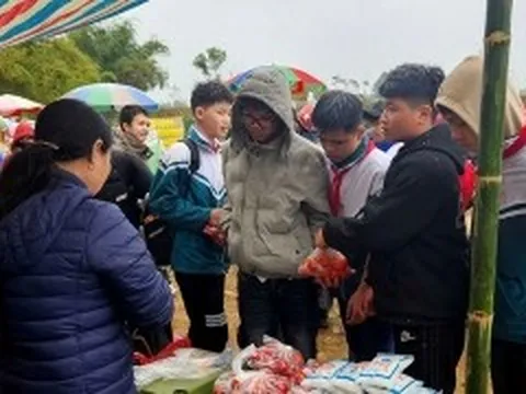 Độc lạ phiên chợ 'choảng nhau' có một không hai ở Thanh Hóa