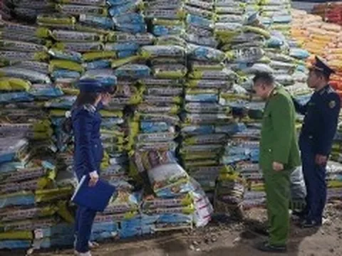 Thanh Hóa: Tạm giữ 66 tấn phân bón có dấu hiệu giả mạo nhãn hiệu
